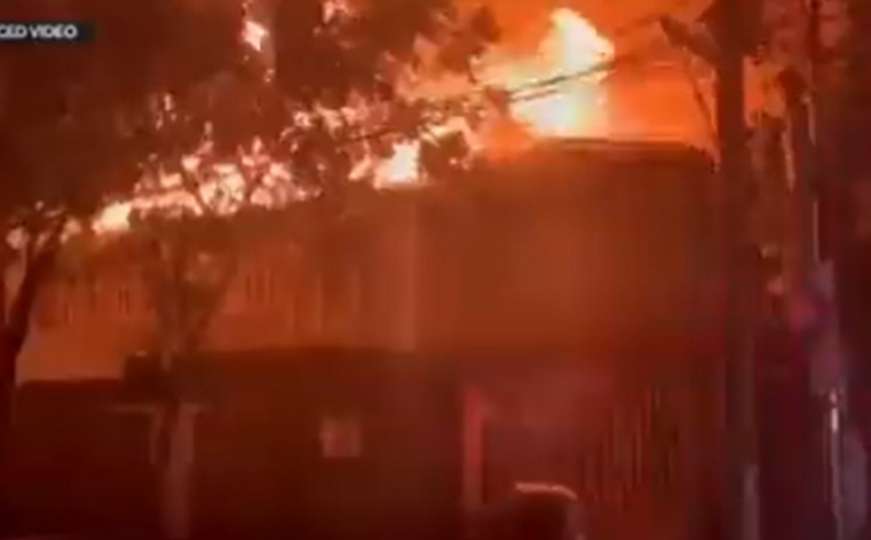 Zapaljena Ambasada Rusije: Veliki plamen izbio na krovu zgrade