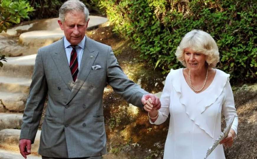 Princ Charles zaljubljen u Camille već 50 godina: Kraljica Elizabeta iznenadila potezom