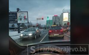 Opasna vožnja u Sarajevu, vozilom krenuo u suprotan smjer, izazvao haos