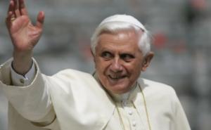 Bivši papa zatražio oproštaj za seksualno zlostavljanja djece od svećenika