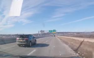 Kamera snimila trenutak užasa na autocesti: Evo zašto treba očistiti snijeg s auta