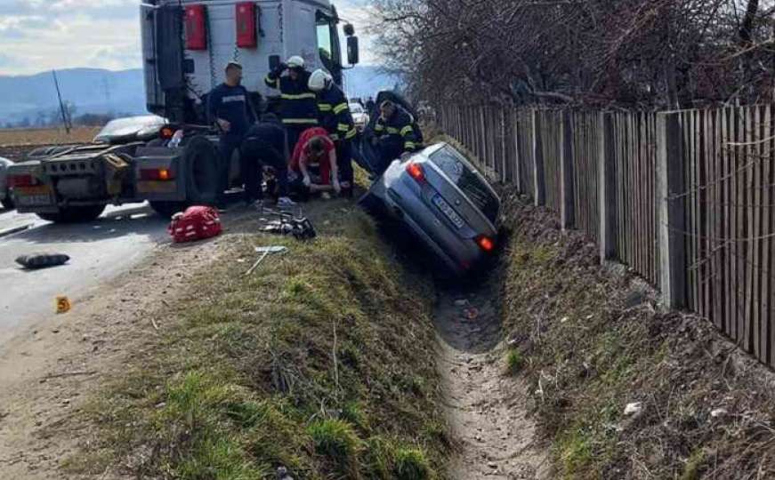 Detalji nove nesreće u BiH: Sudarili se kamion i BMW, intervenirali i vatrogasci