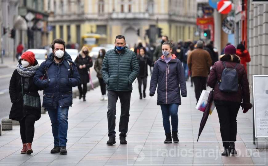 Novi val omicron varijante koronavirusa širi se prema istoku Europe