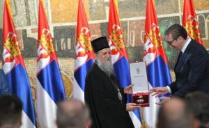 Vučić uručio orden pohotnom vladiki optuživanom za seksualno zlostavljanje dječaka 