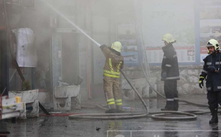Požar u Sarajevu: Gore objekti autobuske stanice