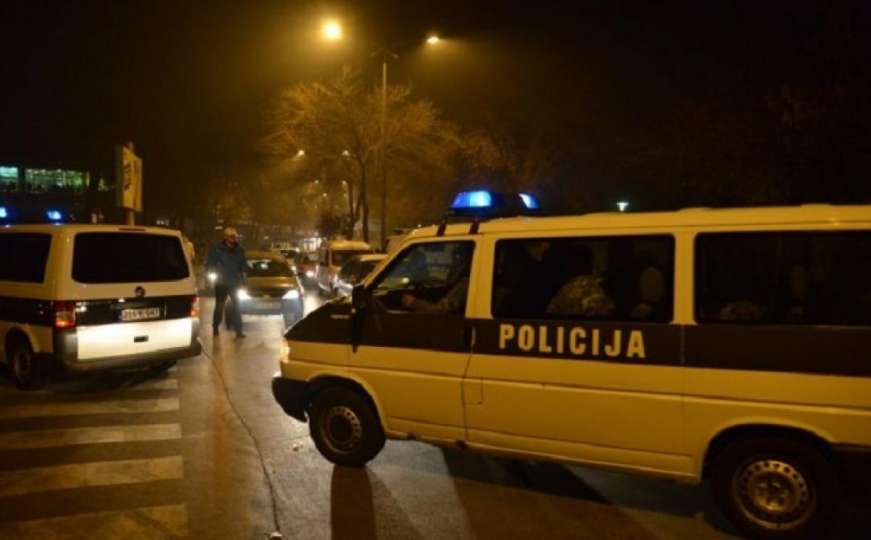 Alkoholizirani vozač BMW-a se zabio u autobusku stanicu u BiH