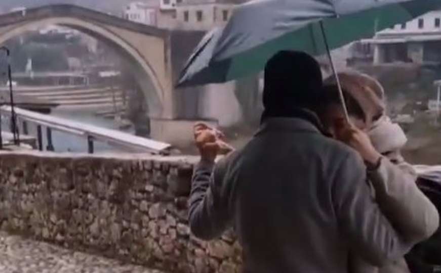 Ples na kiši u Mostaru oduševio mnoge: Oh, kako vas je lijepo vidjeti