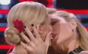 Poljubac o kojem bruji Italija: Tottijeva supruga poljubila voditeljicu usred emisije