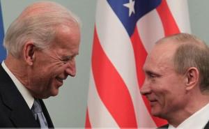 Biden i Putin pristali na samit o Ukrajini