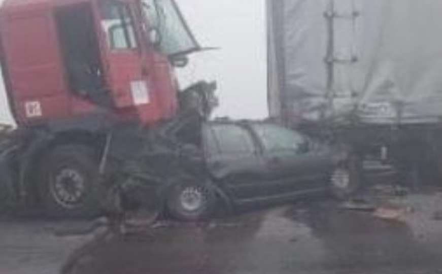Haos na autoputu u Srbiji: Sudarilo se desetak vozila, poginula jedna osoba