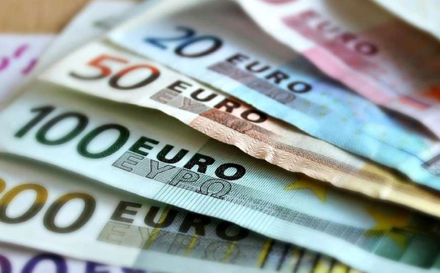 Posljedice ruske invazije se osjetile odmah: Spustio se euro, porastao dolar 