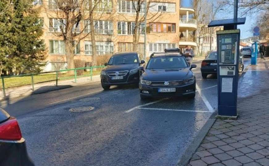 Nesreća u centru Sarajeva: U sudaru dva vozila povrijeđena jedna osoba 