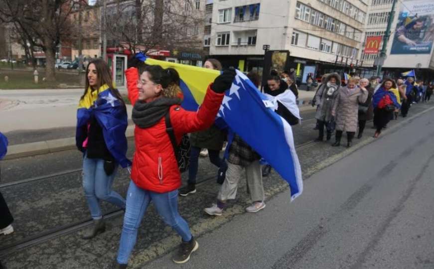 Sarajevska mladost na ulicama: "Šetnja za mir" 