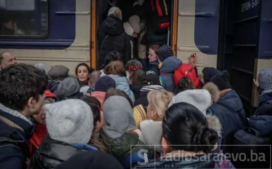 Bježe iz pakla rata: Stotine ljudi se pokušava ukrcati na voz spasa u Kijevu