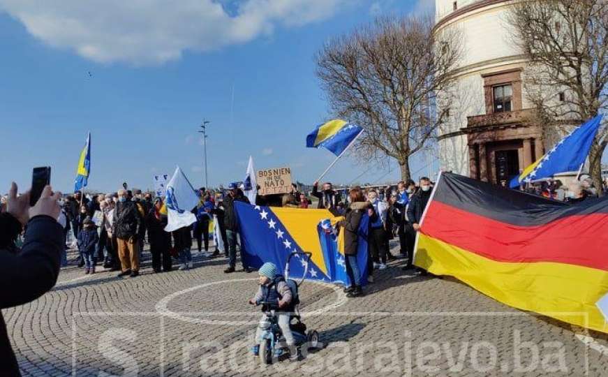 Hiljade Bosanaca na skupovima u Njemačkoj: Stop ratu u Europi