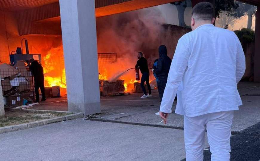Gorio otpad ispred mostarske bolnice, intervenirali vatrogasci