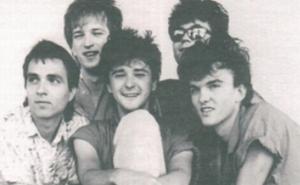 Kad sat zazvoni na kuli, kraj Begove džamije... i veliki hit Crvene jabuke