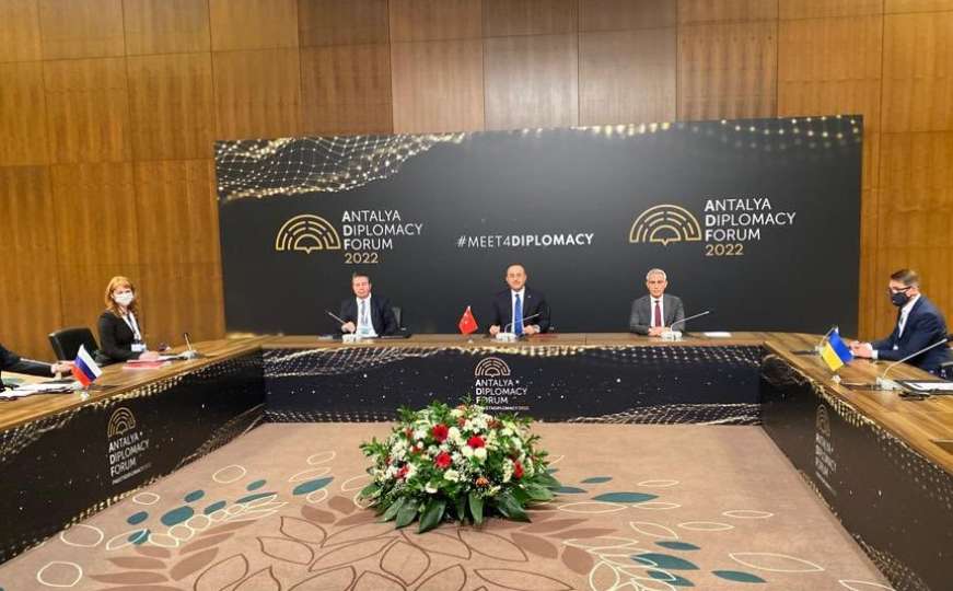 U Turskoj počeo sastanak koji čeka cijeli svijet: Rusija i Ukrajina za istim stolom