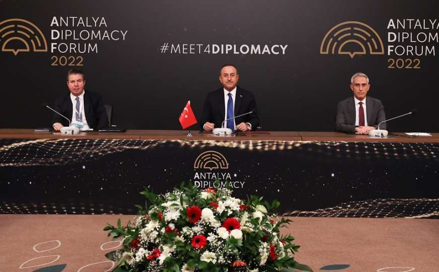 Završen sastanak u Turskoj: Javnosti se obratili ruski i ukrajinski ministri