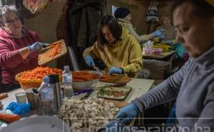 Stanovnici Kijeva se ne predaju: Pogledajte šta rade žene dok Rusija traži predaju