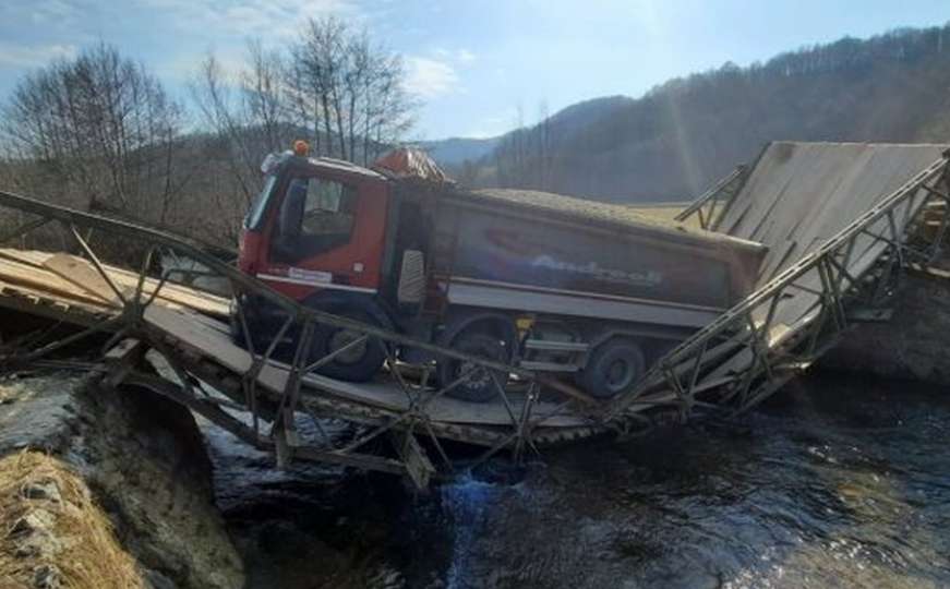 Nije izdržao teret kamiona: Pukao most u BiH