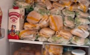 Rus pokazao natrpan frižider, a na dnu je proizvod koji će svaki Bosanac prepoznati