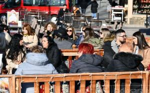 Nekako s proljeća: Sunčeve zrake napokon izmamile Sarajlije u bašte kafića