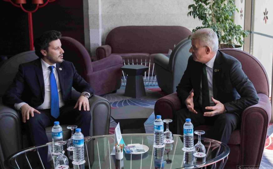 Džaferović i Abazović se sreli na marginama Diplomatskog foruma u Antaliji