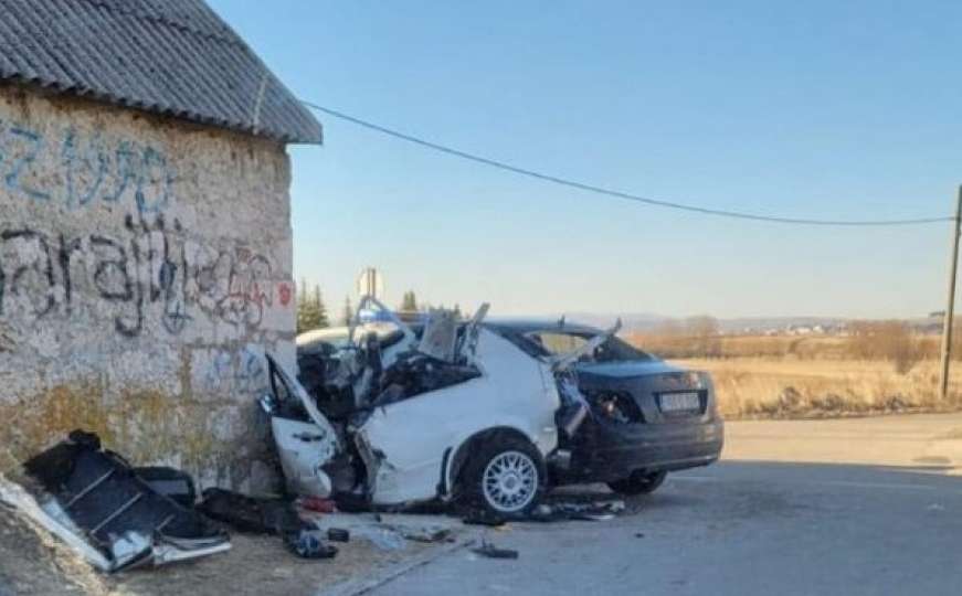 Još jedna teška nesreća u BiH: Dvoje poginulo, jedna osoba teže povrijeđena