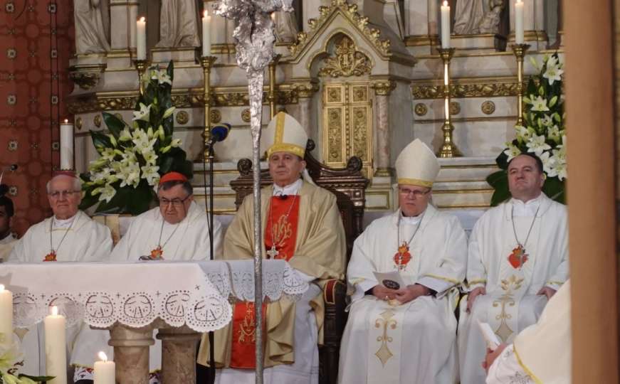 Nadbiskup Vukšić svečano liturgijski uveden u službu u katedrali Srca Isusova