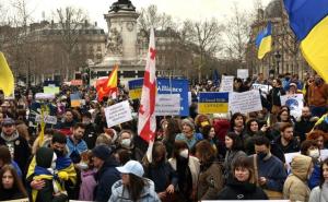 Stotine demonstranata u Francuskoj uputilo poruke podrške Ukrajini