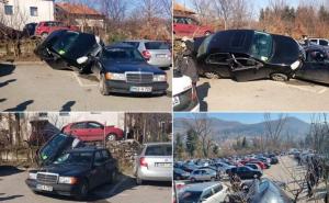 Neobjašnjiva saobraćajna nesreća na bh. parkingu: Volkswagen "uzjahao" Mercedesa