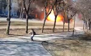 Objavljen snimak: Pogledajte kako ruska granata pogađa trolejbus u Kijevu