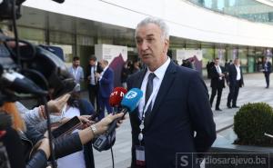 Mirko Šarović: Treba zabraniti dolazak na posao helikopterom