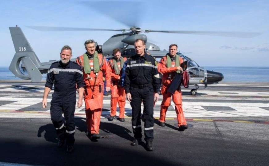Plenković obišao francuski nosač aviona, svi komentarišu njegovu uniformu 