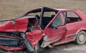 Teška nesreća u BiH: U smrskanom Golfu poginuo vozač, povrijeđene tri osobe