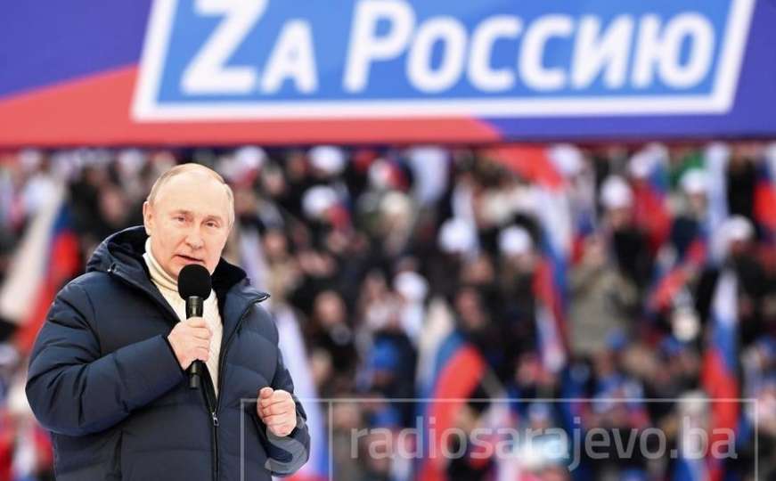Euforični Vladimir Putin govorio pred 200.000 ljudi, ruska TV prekinula prijenos