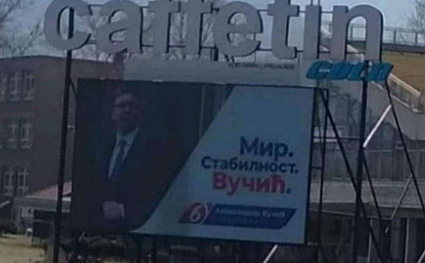Uklonjen promotivni plakat Aleksandra Vučića koji je bio postavljen u bh. gradu