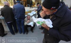 Protest penzionera ispred PBiH: Nezadovoljni 'pokušajem privilegovanja pojedinaca'