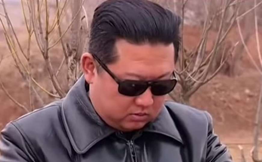 Pogledajte kako je Kim Jong Un nadgledao lansiranje projektila