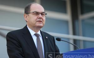 IGK uputio otvoreno pismo Schmidtu: Ratni zločinac bio je VIP gost u Srebrenici