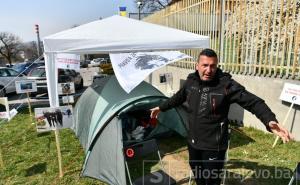 Posjetili smo Davora, a on nam pokaza na hranu i piće: 'Treba li vam šta?'