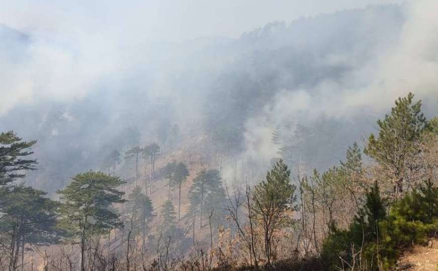 U Hercegovini i dalje aktivno pet požara