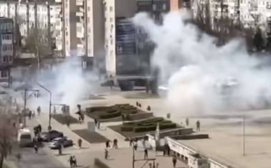 Objavljeni snimci: Rusi opet napali Ukrajince koji su protestirali