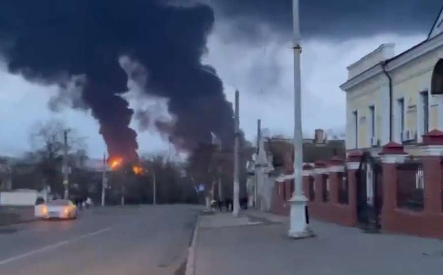 Nad Odesom se nadvio gust, crni dim: Rusi napali rafineriju nafte