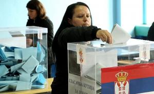 U Srbiji do 16 sati na izbore izašlo nešto manje od 42 posto birača