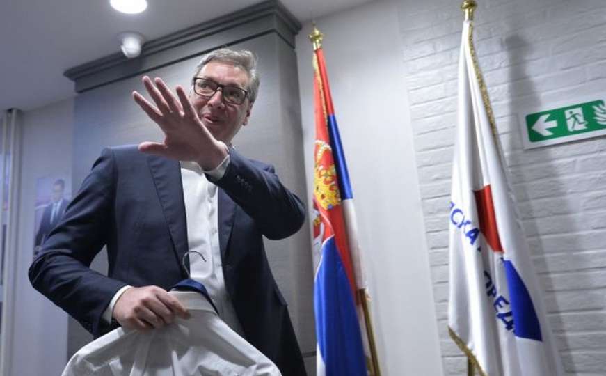 Prva reakcija Vučića nakon dolaska u štab odmah privukla pažnju 