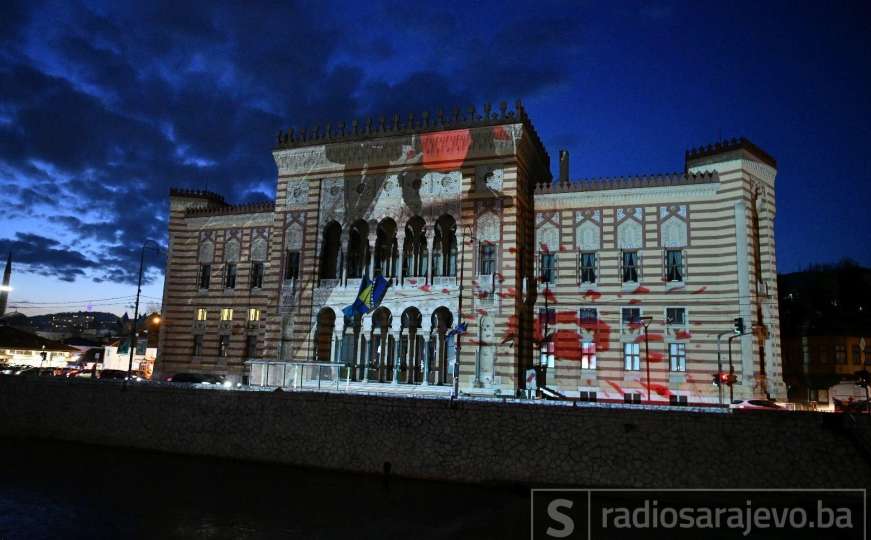30 godina od početka opsade Sarajeva: Na Vijećnici projekcija 'Sarajevske ruže'