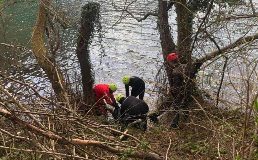 Horor u BiH: Na obali jezera pronađeno tijelo ženske osobe