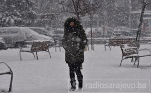 Sarajevo jutros osvanulo pod snijegom: Evo do kada će padati